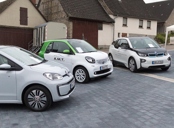 E_Auto_Ausstellung_links