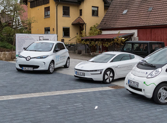 E_Auto_Ausstellung_rechts